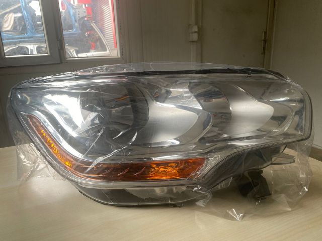 Citroen c 4 2012 model sağ ön far sıfır yeni yan sanayi